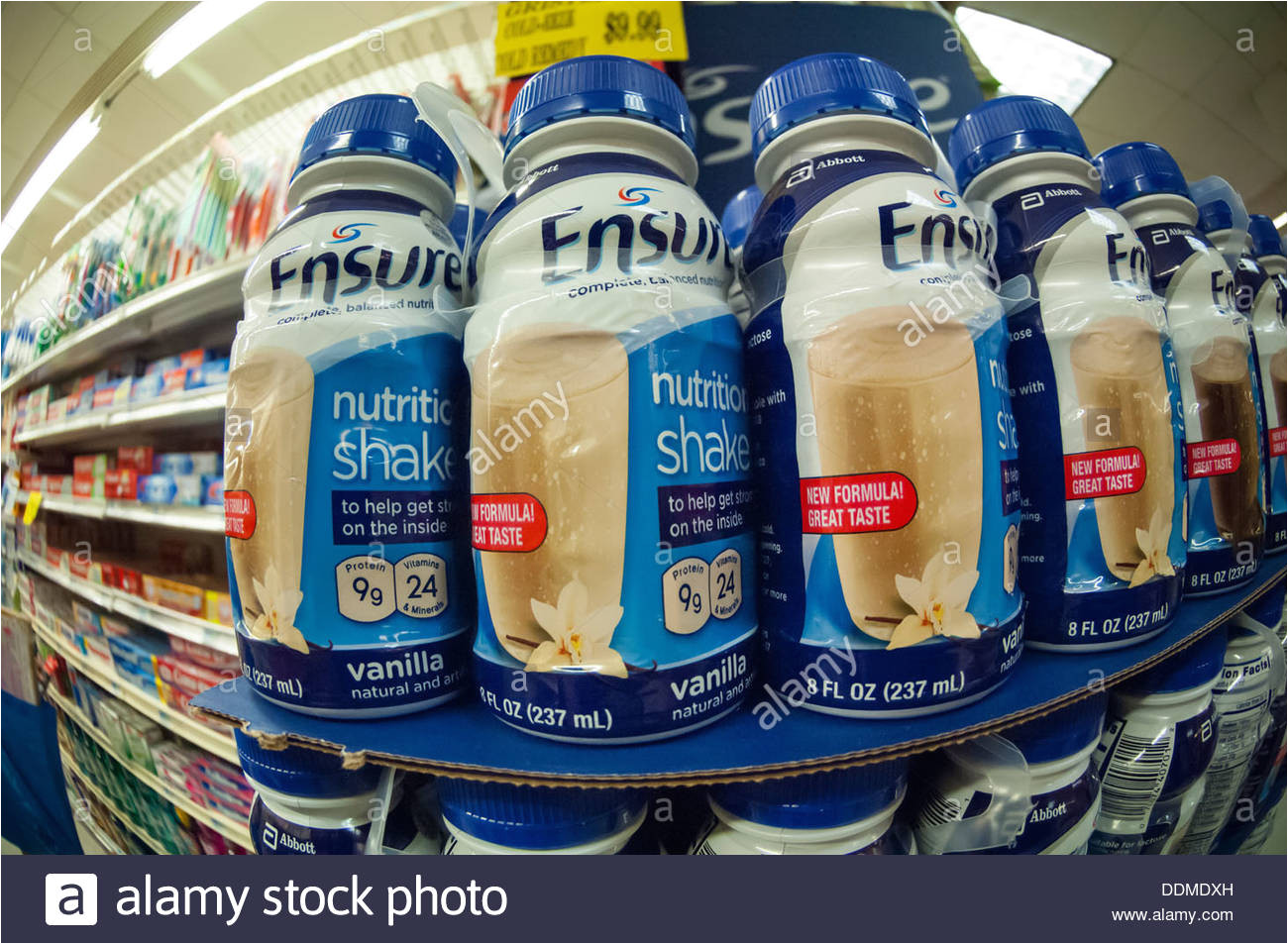 flaschen sicher ernahrungs shakes sind in einem supermarkt in new york gesehen stockbild