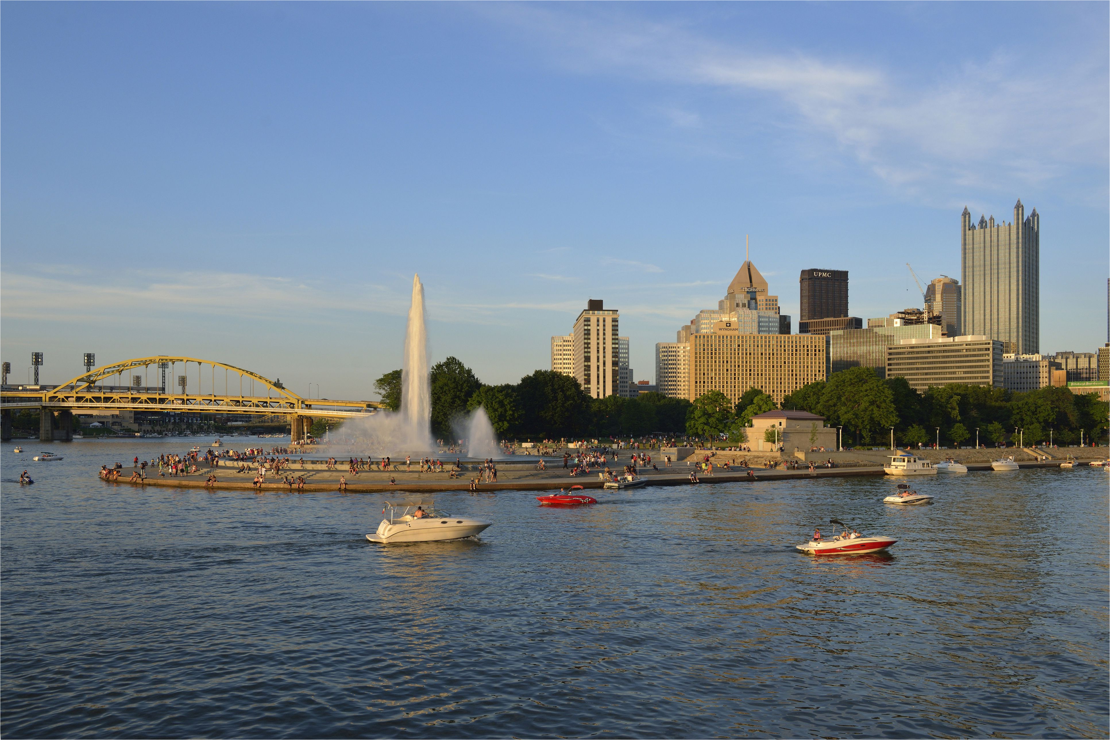 boats in front of point state park and fountain pittsburgh pennsylvania usa 586900533 5937686f5f9b58d58ac206d5 jpg