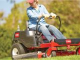 Best Riding Lawn Mower for Hills Using Riding Mowers and Lawn Tractors for A Perfect Lawn at the Home