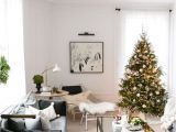 Como Decorar Una Casa Pequeña Y Sencilla En Navidad 287 Best the Everygirl Holiday Decor Cheer Images On Pinterest