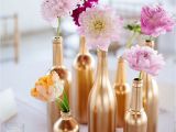 Decoracion De Bodas Sencillas Y Economicas En Casa Con Bombas Centros De Mesa Con Botellas Para Boda Centros De Mesa Flores