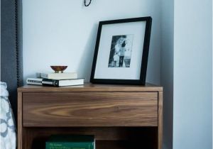 Floating Nightstand with Light Diy Clever Space Saving solutions for Small Bedrooms Pinterest Wood