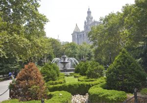 Public Park In Manhattan Built On An Old Railway A Guide to Manhattan Parks City Hall Park