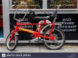 Restaurant Supply Store Raleigh Raleigh Chopper Bicycle Stockfotos Raleigh Chopper Bicycle Bilder