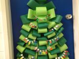 Winter Door Ideas for School 21 Teachers who Nailed the Holidays Education Pinterest